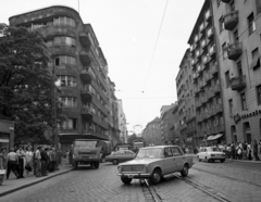 Magyarország, Budapest II., Margit körút (Mártírok útja), balra a Rómer Flóris utca torkolata., 1974, Magyar Rendőr, teherautó, Csepel-márka, Budapest, Csepel 452, Csepel D-469, Fortepan #66055