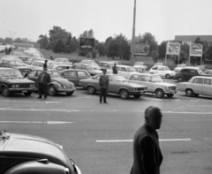 Hungary, Ferihegy (now - Ferenc Liszt) International Airport, Budapest XVIII., parkoló., 1975, Magyar Rendőr, Mercedes-brand, Volkswagen-brand, Volkswagen Beetle, Budapest, Fortepan #66100