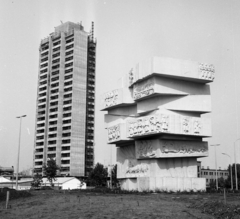 Hungary, Szolnok, Jubileum tér, Jubileumi emlékmű (Gyurcsek Ferenc, Kampis Miklós 1975.) és a 24 emeletes toronyház., 1975, Magyar Rendőr, tall house, Brutalist architecture, Fortepan #66109