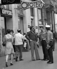 Magyarország, Budapest V., Szent István körút 3., 1975, Magyar Rendőr, neonreklám, rendőr, neon felirat, Budapest, barkó, pajesz, Fortepan #66120