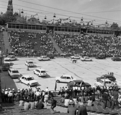 Hungary, Budapest XIV., Istvánmezei út, Kisstadion. Közlekedési úttörők VII. seregszemléje, 1975. szeptember 14-én., 1975, Magyar Rendőr, taxicab, Budapest, Fortepan #66134