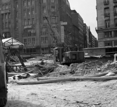 Magyarország, Budapest V., Deák Ferenc tér, az aluljárórendszer építkezése, szemben a Deák Ferenc utca., 1973, Magyar Rendőr, építkezés, Budapest, Fortepan #66146