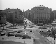 Magyarország, Budapest VIII.,Budapest V.,Budapest IX., Kálvin tér a Kecskeméti utca felől nézve, szemben az Üllői út., 1978, Magyar Rendőr, reklám, forgalom, autóbusz, városkép, hirdető tábla, aluljáró, Állami Biztosító, Budapest, Ikarus-márka, Ikarus 256, Fortepan #66258