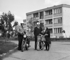 Hungary, Kisköre, Tisza II. lakótelep., 1976, Magyar Rendőr, bicycle, motorcycle, cop, crash helmet, Fortepan #66272