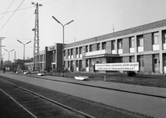 Hungary, Záhony, vasútállomás., 1976, Magyar Rendőr, political decoration, lamp post, train station, slogan, place-name signs, Fortepan #66284