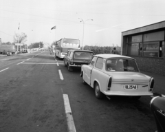 Hungary, Záhony, közúti határátkelő., 1976, Magyar Rendőr, Trabant-brand, GAZ-brand, border crossing, number plate, country code sign, Fortepan #66285