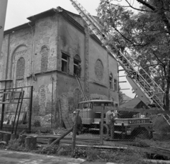 Magyarország, Békéscsaba, Luther utca - Lázár utca sarok, az egykori neológ zsinagóga épülete., 1978, Magyar Rendőr, zsinagóga, létra, zsidóság, Fortepan #66333