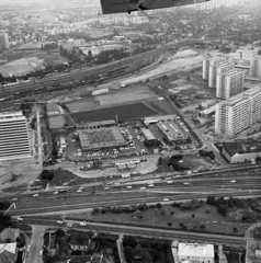 Magyarország, Budapest XI., légifotó, előtérben a Budaörsi út és az M1-M7 bevezető szakasza, középpontban a Boldizsár utcai autószervíz és a Magyar Autóklub Műszaki Állomása., 1978, Magyar Rendőr, légi felvétel, Budapest, Fortepan #66344