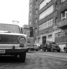 Magyarország, Budapest II., Frankel Leó út a Lukács fürdőnél, jobbra az ORFI épülete., 1979, Magyar Rendőr, Budapest, Fortepan #66361