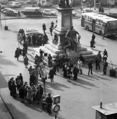 Magyarország, Budapest VIII., Baross tér a Keleti pályaudvar indulási oldalánál, Baross Gábor szobra., 1979, Magyar Rendőr, Budapest, Fortepan #66388