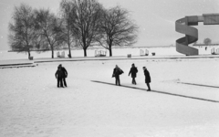 Magyarország,Balaton, Keszthely, a befagyott Balaton a Helikon szállónál., 1980, Magyar Rendőr, Fortepan #66423