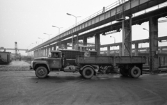 Magyarország, Budapest X., Jászberényi út 38-72., Épitőipari Termelőeszközkereskedelmi Vállalat (ÉPTEK)., 1980, Magyar Rendőr, szovjet gyártmány, teherautó, ZIL-márka, dízelmozdony, Budapest, Fortepan #66427