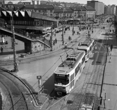 Magyarország, Budapest II., Széll Kálmán (Moszkva) tér., 1980, Magyar Rendőr, csehszlovák gyártmány, Tatra-márka, villamos, villamosmegálló, Budapest, Tatra T5C5, viszonylatszám, Fortepan #66460