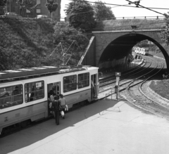 Magyarország, Budapest XII.,Budapest II., Széll Kálmán (Moszkva) tér, szemben a Krisztina körút felé vezető villamos aluljáró a Várfok utca és a Vérmező út találkozásánál., 1980, Magyar Rendőr, csehszlovák gyártmány, Tatra-márka, villamos, BKV-szervezet, villamosmegálló, Budapest, Tatra T5C5, viszonylatszám, Fortepan #66461