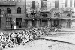 Magyarország, Budapest XI., Móricz Zsigmond körtér és Karinthy Frigyes (Verpeléti) út sarok., 1956, Fortepan, napsütés, forradalom, barikád, kockakő, állvány, Budapest, Fortepan #6656