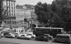 Magyarország, Budapest VIII.,Budapest VII., Múzeum körút - Rákóczi út sarok az Astoria kereszteződésnél., 1981, Magyar Rendőr, Budapest, forgalom, GAZ 24 Volga, VAZ 2103/2106, Fortepan #66600