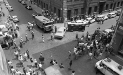 Magyarország, Budapest V., baleset az Arany János utca - Sas (Guszev) utca kereszteződésben., 1981, Magyar Rendőr, baleset, járókelő, Zuk-márka, mentőautó, Budapest, Bűnügy rekonstruálása, sziréna, Ford Taunus P7, Fortepan #66634