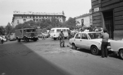 Magyarország, Budapest V., baleset az Arany János utca - Sas (Guszev) utca kereszteződésben. Szemben a Magyar Nemzeti Bank épülete., 1981, Magyar Rendőr, szovjet gyártmány, GAZ-márka, Nysa-márka, mentőautó, Alpár Ignác-terv, középület, utcanévtábla, eklektikus építészet, Budapest, GAZ 66, sziréna, Fortepan #66636