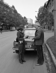 Magyarország, Békéscsaba, Andrássy út (Tanácsköztársaság útja) a 24. szám előtt., 1981, Magyar Rendőr, Wartburg-márka, rendőr, automobil, rendszám, Fortepan #66676