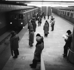 Magyarország, Budapest XIII., Lehel (Élmunkás) tér, metróállomás., 1982, Magyar Rendőr, metró, metróállomás, Budapest, Fortepan #66706