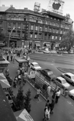 Magyarország, Budapest VI., Oktogon (November 7. tér)., 1983, Magyar Rendőr, neonreklám, Polski Fiat-márka, Polski Fiat 126p, Budapest, Fortepan #67034