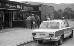 Magyarország, Budapest III., a Hollós Korvin Lajos utca a Nád utcánál. Háttérben a Róka-hegy., 1983, Magyar Rendőr, Lada-márka, rendszám, rendőrjármű, Budapest, sziréna, Fortepan #67053