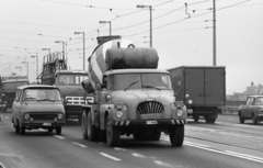 Magyarország, Budapest XI., Petőfi híd a budai hídfőnél., 1983, Magyar Rendőr, Tatra-márka, teherautó, mikrobusz, rendszám, betonkeverő, Budapest, TAZ-márka, Graboplast-szervezet, Skoda 1203, Tatra 138, Fortepan #67075