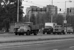 Magyarország, Budapest XI., Irinyi József utca a Petőfi híd budai hídfőjének közelében, háttérben a Bogdánfy utca toronyházai., 1983, Magyar Rendőr, teherautó, ZIL-márka, IFA-márka, Budapest, Fortepan #67077