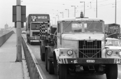 Magyarország, Budapest XI., Petőfi híd a budai hídfőtől nézve., 1983, Magyar Rendőr, teherautó, Volvo-márka, rendszám, Budapest, KamAZ-márka, Kraz-márka, Fortepan #67080