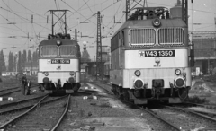 Magyarország, Budapest IX., Ferencváros rendezőpályaudvar., 1983, Magyar Rendőr, MÁV, MÁV V43 sorozat, villanymozdony, Budapest, rendezőpályaudvar, Fortepan #67081