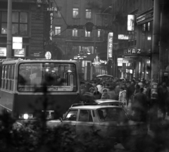 Magyarország, Budapest V., Ferenciek tere (Felszabadulás tér) a Kígyó utca felé nézve., 1983, Magyar Rendőr, autóbusz, Ikarus-márka, Budapest, Ikarus 280, Fortepan #67099