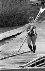 Hungary, Budapest III., Római part., 1984, Magyar Rendőr, portrait, summer, pier, woman, paddling, shore, paddle, Budapest, sneakers, Fortepan #67130