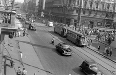 Magyarország, Budapest VIII.,Budapest VII., Rákóczi út a Blaha Lujza térnél a Nagykörúti kereszteződés és a Keleti pályaudvar felé nézve., 1955, Magyar Rendőr, forgalom, motorkerékpár, utcakép, Volkswagen-márka, mentőautó, villamos, sör, Mercedes W136, Buick Roadmaster, Budapest, Volkswagen Kübelwagen, Fortepan #67264