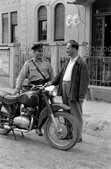 Magyarország, Eszteregnye, Petőfi Sándor utca 1., 1958, Magyar Rendőr, motorkerékpár, rendőr, rendőrség, zománctábla, Csepel Pannonia TL 250, középület, Fortepan #67328