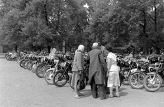 Magyarország, Városliget, Budapest XIV., parkoló a Budapesti Ipari Vásár idején., 1960, Magyar Rendőr, motorkerékpár, NSU-márka, Csepel Pannonia, Budapest, Fortepan #67371