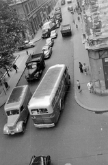 Magyarország, Budapest VII., Lövölde tér a Király (Majakovszkij) utca saroktól a Rottenbiller utca felé nézve., 1960, Magyar Rendőr, forgalom, autóbusz, teherautó, utcakép, életkép, kockakő, automobil, rendszám, Budapest, FSO Warszawa, Moszkvics 402, Fortepan #67384