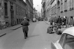 Magyarország, Budapest VIII., Víg utca a József utca felől a Déri Miksa utca felé nézve., 1963, Magyar Rendőr, motorkerékpár, rendszám, szerelés, Budapest, Fortepan #67596