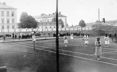 Hungary, Sopron, Ferenczy János (Gróf Klebelsberg Kuno) utca 5., Isteni Megváltóról Nevezett Nővérek Szent József Intézete (később Nyugat-magyarországi Egyetem Benedek Elek Pedagógiai Kar) teniszpályája. Háttérben balra a 48-as laktanya., 1932, Fortepan, chimney, textile industry, cooling tower, tennis court, Fortepan #6823