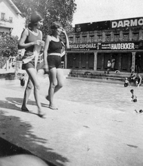 Magyarország, Budapest III., Csillaghegyi strandfürdő., 1934, Fortepan, reklám, Haidekker-márka, Darmol, Sevilla Cipőház, Budapest, Fortepan #6960