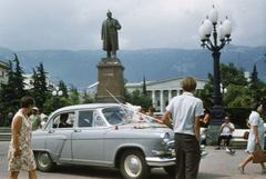 Ukrajna,Krim félsziget, Jalta, Lenin tér., 1977, A R, Szovjetunió, színes, GAZ-márka, Lenin-ábrázolás, GAZ M21 Volga, Fortepan #69798