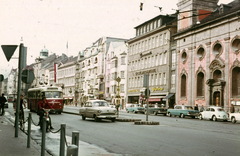 Ausztria, Innsbruck, Maria Theresien Strasse., 1963, A R, színes, Opel-márka, Mercedes-márka, Volkswagen-márka, trolibusz, Fortepan #69804