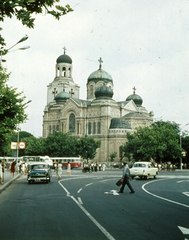 Bulgária, Várna, ulica Preszlav, szemben a Szűz Mária mennybemenetele katedrális., 1968, A R, színes, Opel-márka, Fortepan #69818