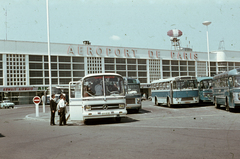 Franciaország, Párizs, Le Bourget repülőtér., 1968, A R, színes, autóbusz, német gyártmány, Mercedes-márka, repülőtér, helységnév tábla, Kuvait Légitársaság, Fortepan #69840