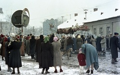 Slovakia, Fiľakovo, ulica Hlavná (Fő utca), háttérben balra a Berchtold-kastély., 1962, Zsanda Zsolt, Vajszada Károly, Czechoslovakia, colorful, mirror, Red Star, Fortepan #70041