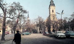 Szlovákia, Losonc, Kubínyiho námestie, elöl a katolikus, hátul a református templom., 1966, Zsanda Zsolt, Vajszada Károly, Csehszlovákia, templom, színes, csehszlovák gyártmány, szovjet gyártmány, városkép, Skoda-márka, Moszkvics-márka, automobil, Skoda Octavia, Skoda 1000 MB, Fortepan #70059