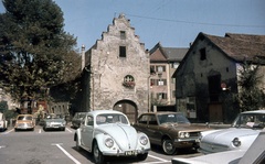 Ausztria, Feldkirch, Mühletorplatz., 1967, Zsanda Zsolt, Vajszada Károly, színes, Skoda-márka, Volkswagen-márka, Austin-márka, Skoda 1000 MB, rendszám, Volkswagen Bogár, Fortepan #70069