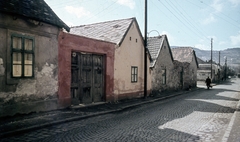 Hungary, Óbuda, Budapest III., Föld utca a 18. számtól a Szőlő utca felé nézve., 1968, Zsanda Zsolt, Vajszada Károly, colorful, street view, Budapest, pylon, Fortepan #70104