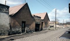 Hungary, Óbuda, Budapest III., Szőlőkert utca 46. a Solymári utca torkolatnál., 1968, Zsanda Zsolt, Vajszada Károly, colorful, street view, cobblestones, Budapest, pylon, Fortepan #70107