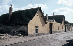 Hungary, Óbuda, Budapest III., Szőlőkert utca a Solymári utca felől a Föld utca felé nézve., 1968, Zsanda Zsolt, Vajszada Károly, colorful, street view, Budapest, chimney, roof, Fortepan #70111