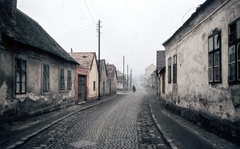 Hungary, Óbuda, Budapest III., Föld utca a Szőlő utca torkolata felé nézve., 1968, Zsanda Zsolt, Vajszada Károly, colorful, street view, Budapest, Fortepan #70116